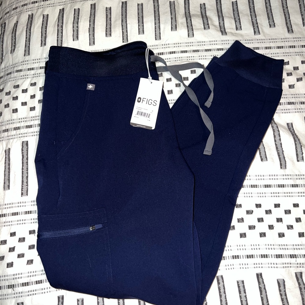 Navy blue Zamora fig scrub bottoms